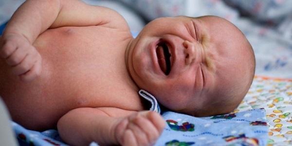 Почему младенец плачет при проведении массажа