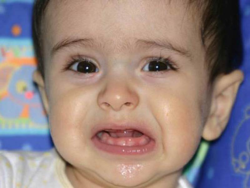 У ребенка режутся зубы