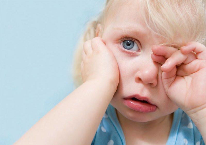 Болит ухо при простуде у ребенка