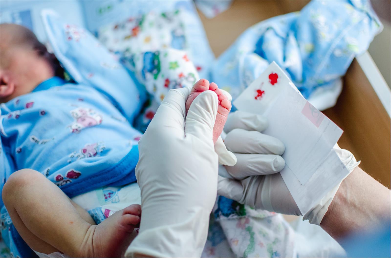 Анализ крови из пяточки новорожденного в роддоме