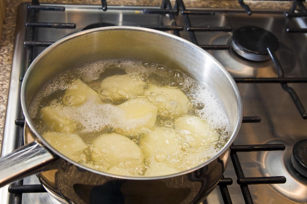 Процесс варки картофеля