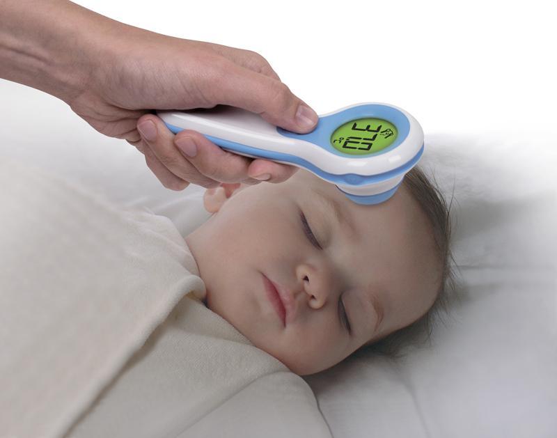Измерение температуры младенцу