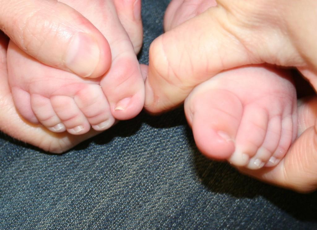 Врастание ногтей – нередкая проблема, с которой приходится сталкиваться родителям