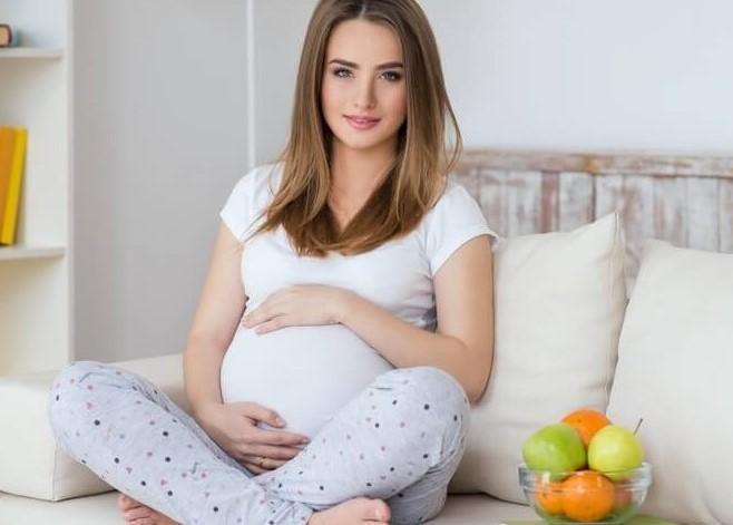 Особенности питания мамы в период беременности могут способствовать раннему прорезыванию зубов у младенца