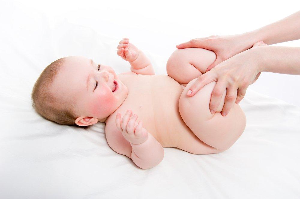 Здоровый малыш до трех месяцев какает несколько раз в день