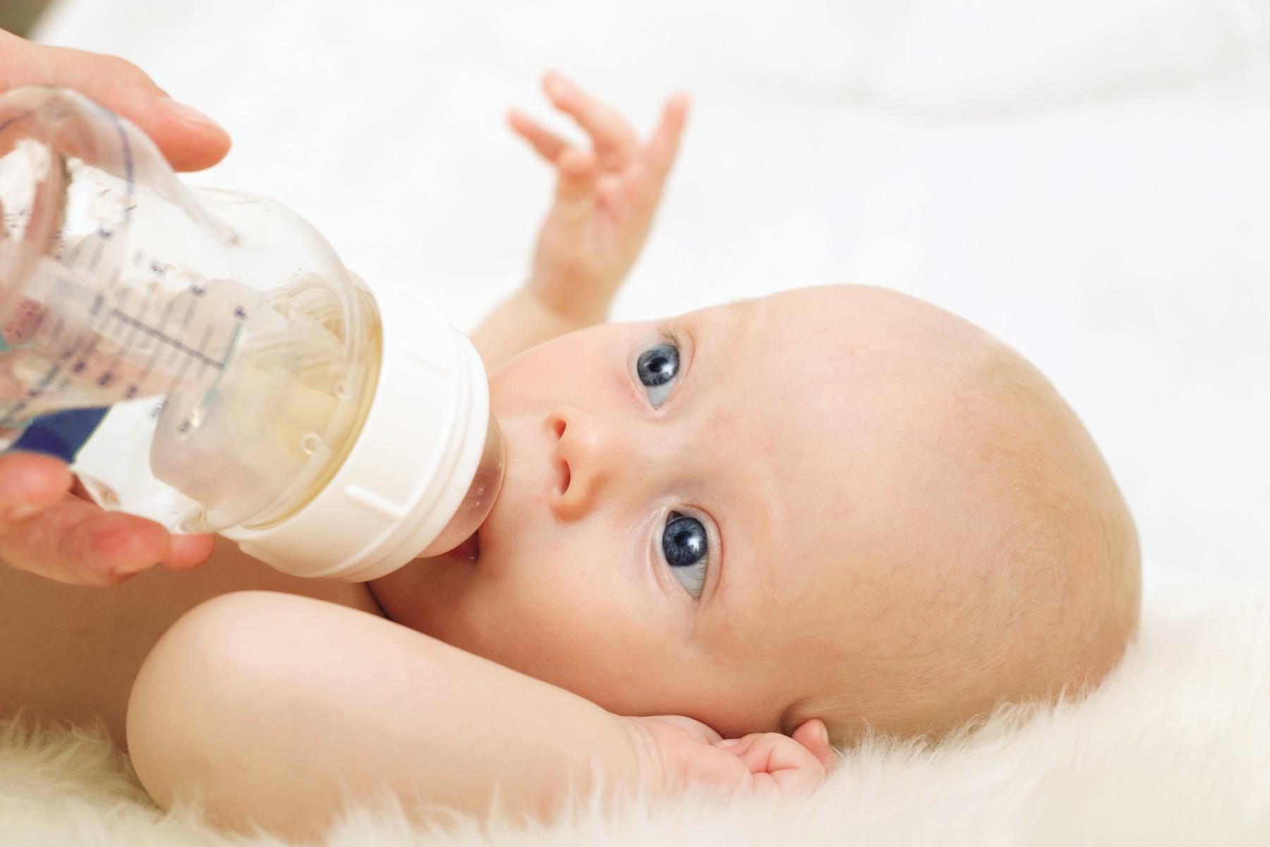 Важно обеспечить малышу поступление жидкости в организм