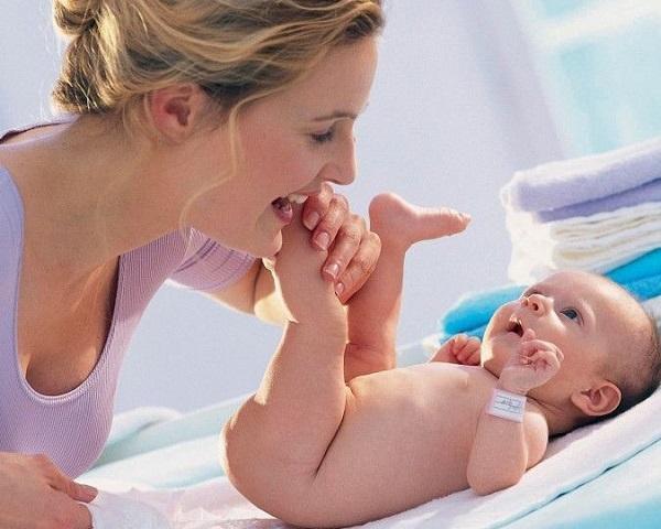 Гигиенические процедуры новорожденному ребенку необходимо проводить по мере необходимости
