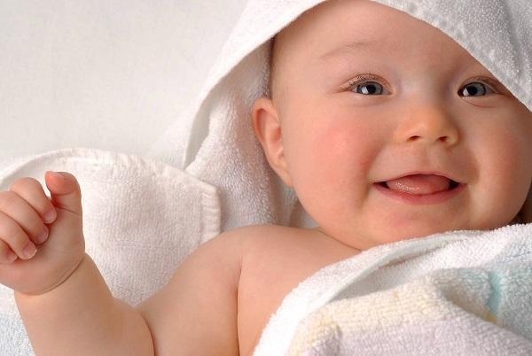 Желтый нос у младенца часто становится поводом для беспокойства родителей