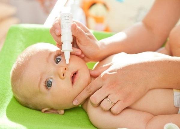 Заложенность носа новорожденного может привести к пожелтению кожи вокруг него