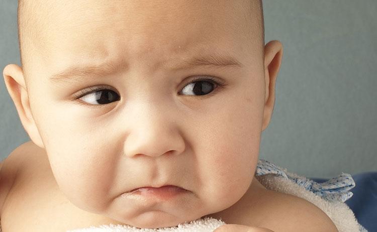 Плач ребенка при дефекации не является симптомом патологии